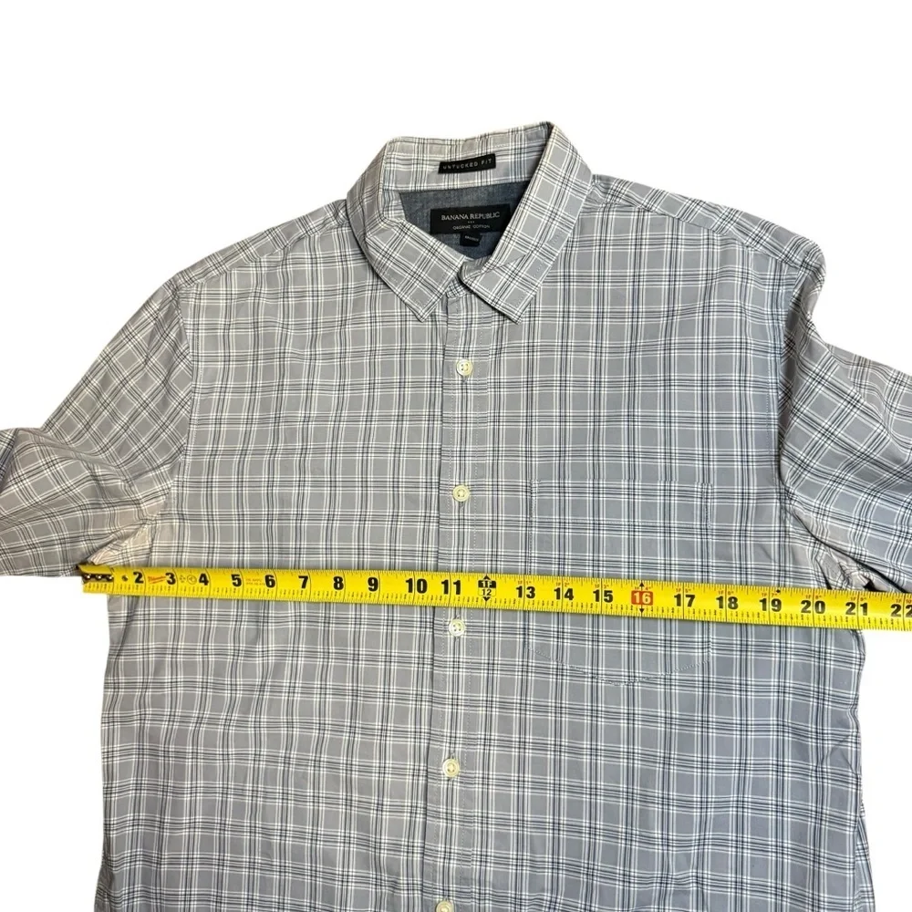 Banana Republic Men’s Gray Plaid Untucked Fit Long Sleeve Button Down Shirt -M